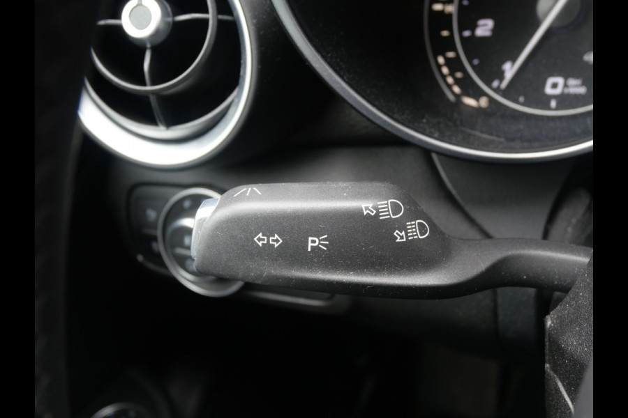 Alfa Romeo Giulia 2.0T SUPER | AUTOMAAT | NAVIGATIE | KEYLESS | DAB | 19 INCH | NL-AUTO!!
