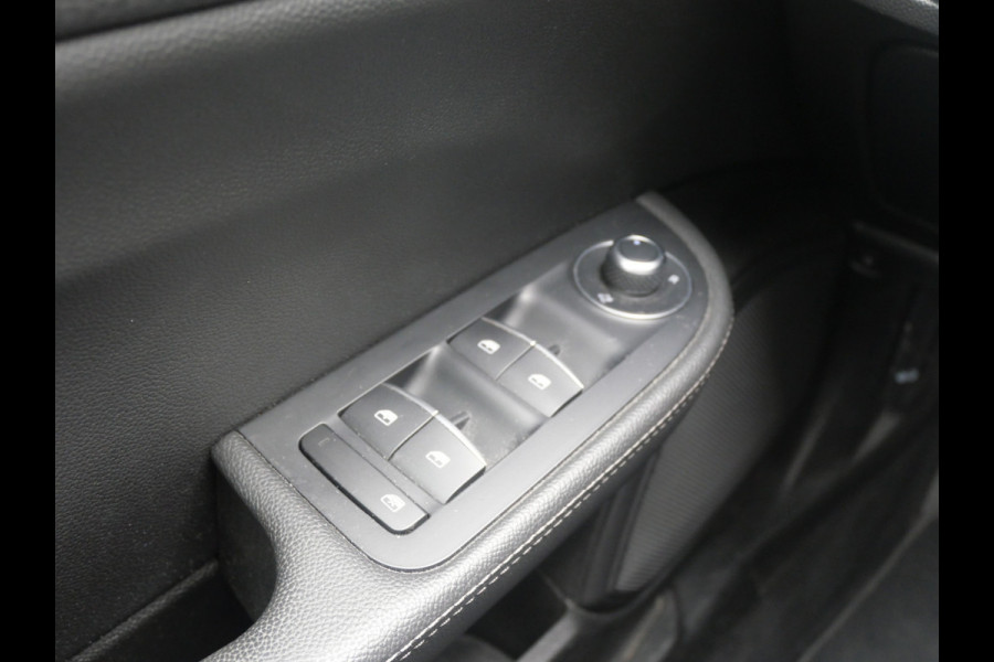 Alfa Romeo Giulia 2.0T SUPER | AUTOMAAT | NAVIGATIE | KEYLESS | DAB | 19 INCH | NL-AUTO!!