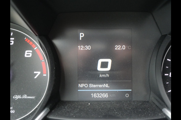 Alfa Romeo Giulia 2.0T SUPER | AUTOMAAT | NAVIGATIE | KEYLESS | DAB | 19 INCH | NL-AUTO!!
