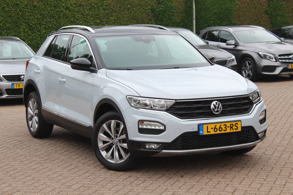 Volkswagen T-Roc 1.5 TSI Sport / Trekhaak / Virtual Cockpit / Navigatie / Parkeerhulp V+A / Spiegelpakket / 17'' / Apple CarPlay / ACC Volkswagen T-Roc 1.5 TSI Sport / Trekhaak / Virtual Cockpit / Navigatie / Parkeerhulp V+A / Spiegelpakket / 17'' / Apple CarPlay / ACC