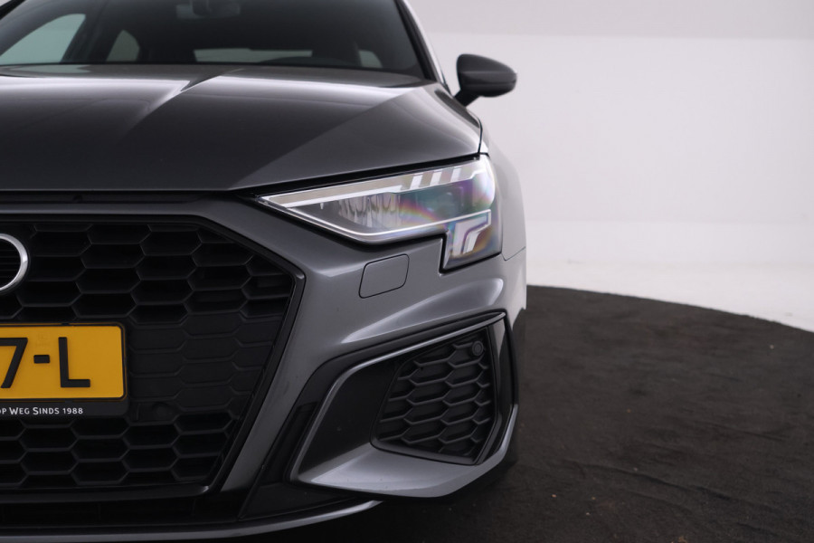 Audi A3 Limousine 30 TFSI S edition Nardo! S-line, Virtual, Climate, Apple carplay / Android auto.