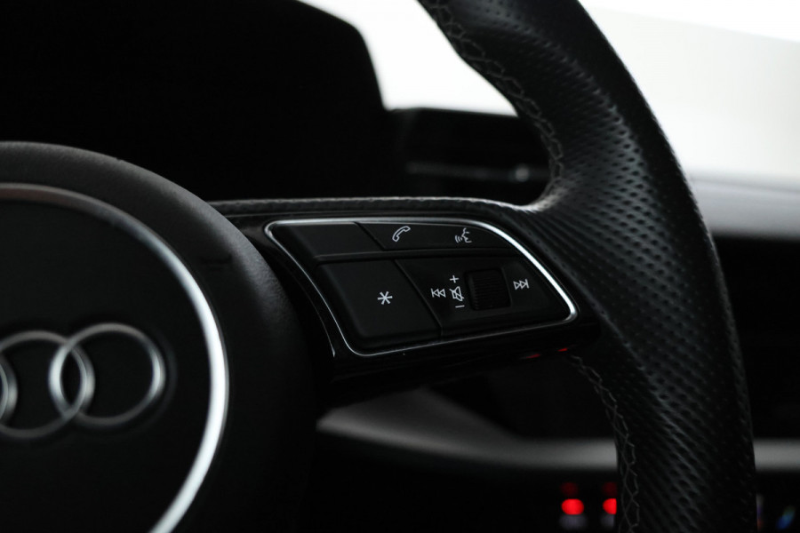 Audi A3 Limousine 30 TFSI S edition Nardo! S-line, Virtual, Climate, Apple carplay / Android auto.