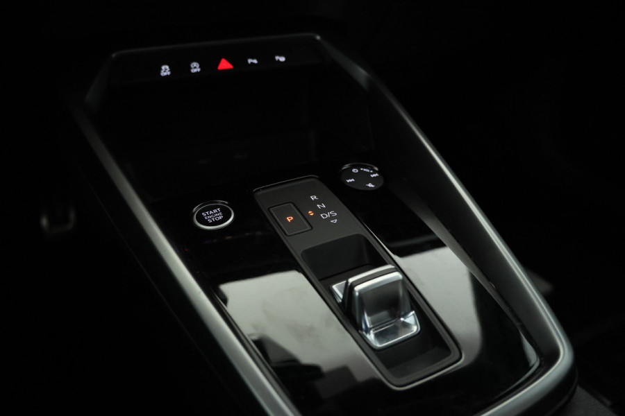 Audi A3 Limousine 30 TFSI S edition Nardo! S-line, Virtual, Climate, Apple carplay / Android auto.