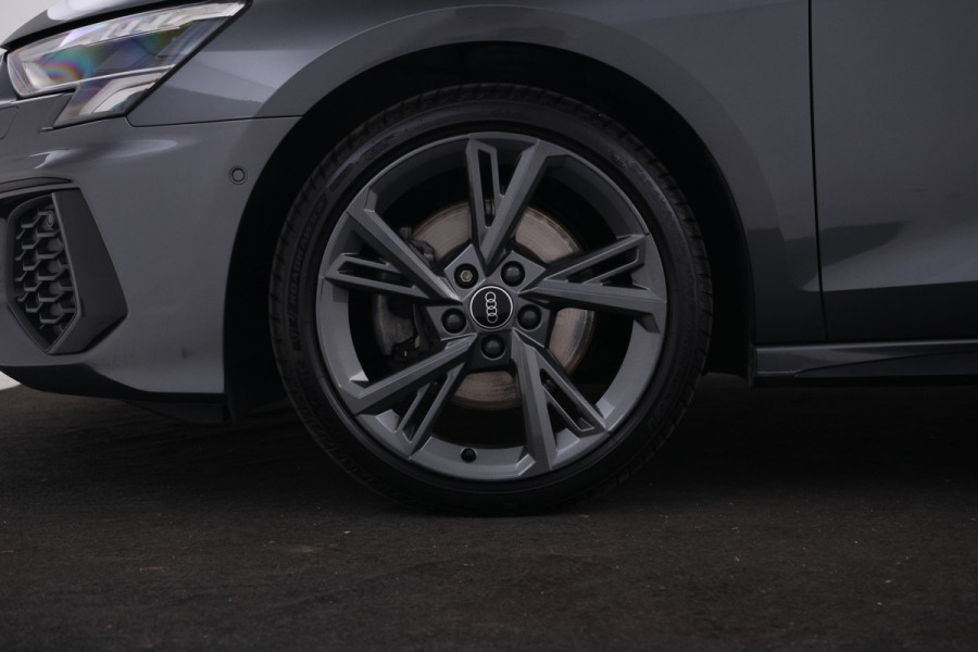 Audi A3 Limousine 30 TFSI S edition Nardo! S-line, Virtual, Climate, Apple carplay / Android auto.