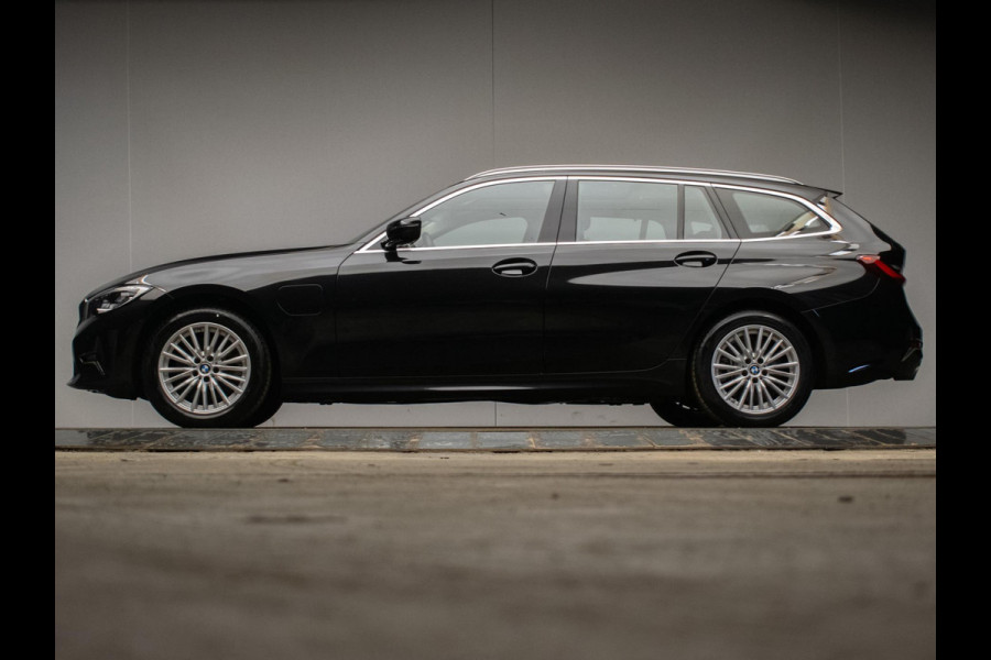 BMW 3 Serie Touring 320e M Sport (PANORAMADAK,APPLE CARPLAY,NAVI,SFEERVERLICHTING,STOELVERWARMING,CAMERA,LEDER,CRUISE,CLIMATE)