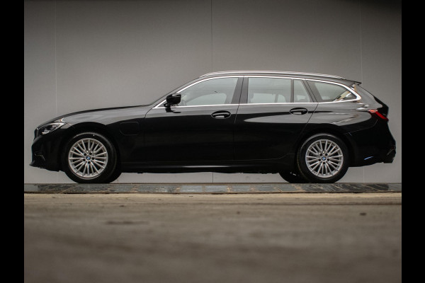 BMW 3 Serie Touring 320e M Sport (PANORAMADAK,APPLE CARPLAY,NAVI,SFEERVERLICHTING,STOELVERWARMING,CAMERA,LEDER,CRUISE,CLIMATE)