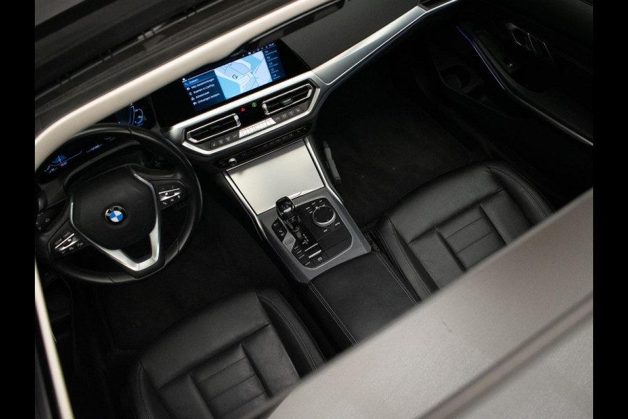 BMW 3 Serie Touring 320e M Sport (PANORAMADAK,APPLE CARPLAY,NAVI,SFEERVERLICHTING,STOELVERWARMING,CAMERA,LEDER,CRUISE,CLIMATE)
