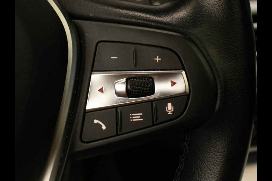 BMW 3 Serie Touring 320e M Sport (PANORAMADAK,APPLE CARPLAY,NAVI,SFEERVERLICHTING,STOELVERWARMING,CAMERA,LEDER,CRUISE,CLIMATE)