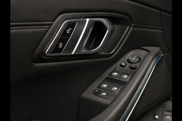 BMW 3 Serie Touring 320e M Sport (PANORAMADAK,APPLE CARPLAY,NAVI,SFEERVERLICHTING,STOELVERWARMING,CAMERA,LEDER,CRUISE,CLIMATE)
