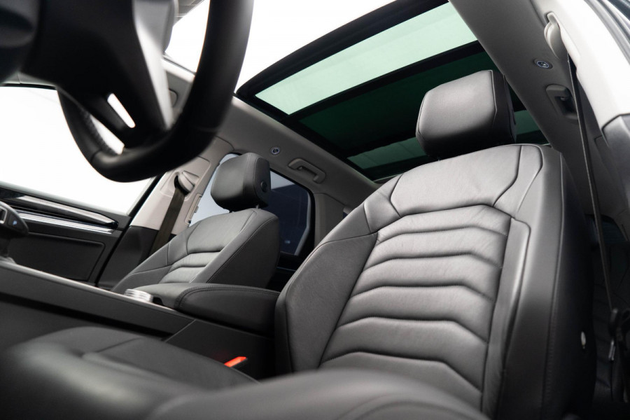 Volkswagen Touareg 3.0 TSi eHybrid 4MOTION |Pano|Leder|Luchtvering|Dodehoek|