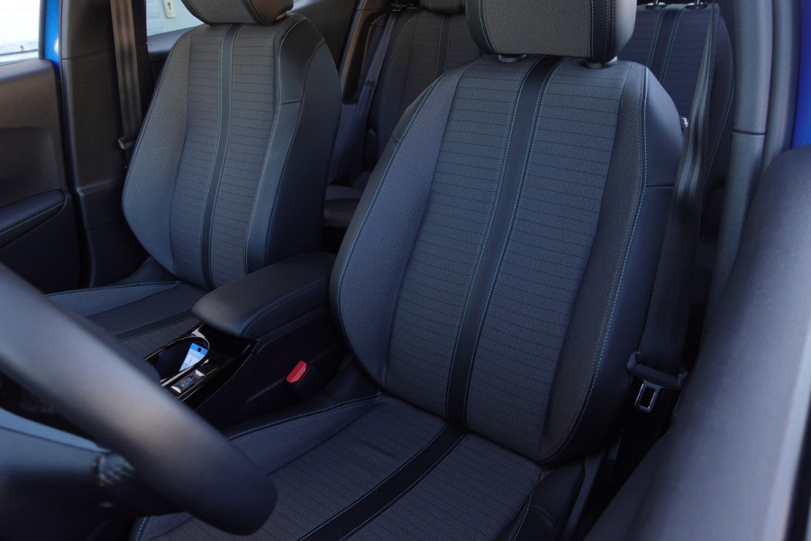 Peugeot e-2008 EV Allure 50 kWh | NAV | A. CAM | LED | CLIMA | 3- FASE | Demo- auto*