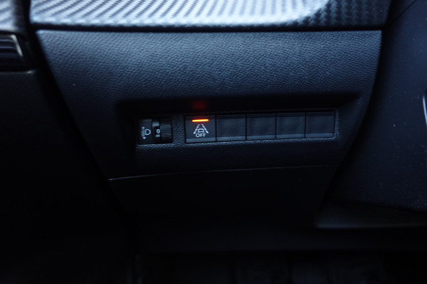 Peugeot e-2008 EV Allure 50 kWh | NAV | A. CAM | LED | CLIMA | 3- FASE | Demo- auto*