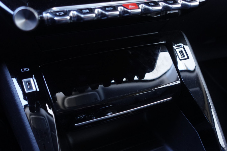Peugeot e-2008 EV Allure 50 kWh | NAV | A. CAM | LED | CLIMA | 3- FASE | Demo- auto*