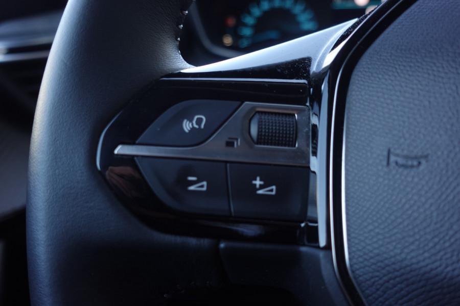 Peugeot e-2008 EV Allure 50 kWh | NAV | A. CAM | LED | CLIMA | 3- FASE | Demo- auto*