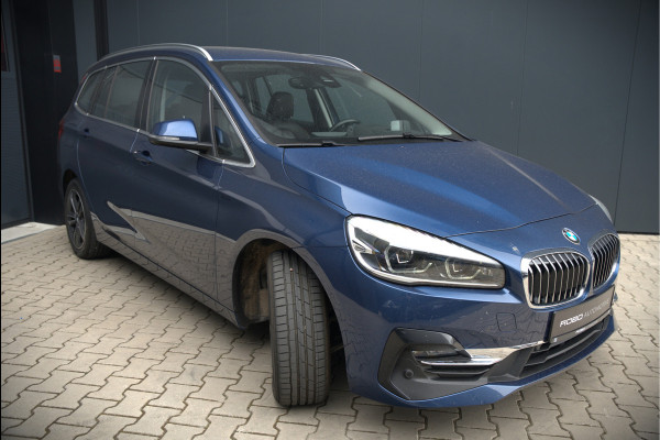 BMW 2 Serie Gran Tourer 218i 7p. Business Edition Plus | Automaat | Stoelverwarming | Stuurverwarming | Leer | Camera | Parkeersensoren | 7 Persoons | NAP | Dealer Onderhouden | Head-Up Display | Cruise Control | Adaptive Led | Climate Control