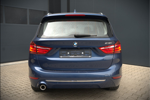 BMW 2 Serie Gran Tourer 218i 7p. Business Edition Plus | Automaat | Stoelverwarming | Stuurverwarming | Leer | Camera | Parkeersensoren | 7 Persoons | NAP | Dealer Onderhouden | Head-Up Display | Cruise Control | Adaptive Led | Climate Control