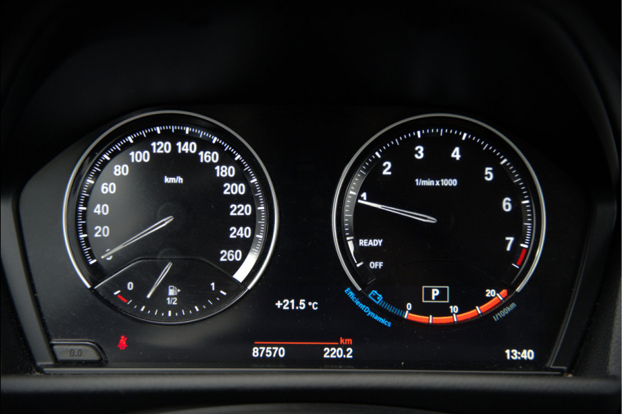 BMW 2 Serie Gran Tourer 218i 7p. Business Edition Plus | Automaat | Stoelverwarming | Stuurverwarming | Leer | Camera | Parkeersensoren | 7 Persoons | NAP | Dealer Onderhouden | Head-Up Display | Cruise Control | Adaptive Led | Climate Control