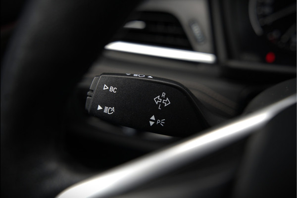 BMW 2 Serie Gran Tourer 218i 7p. Business Edition Plus | Automaat | Stoelverwarming | Stuurverwarming | Leer | Camera | Parkeersensoren | 7 Persoons | NAP | Dealer Onderhouden | Head-Up Display | Cruise Control | Adaptive Led | Climate Control