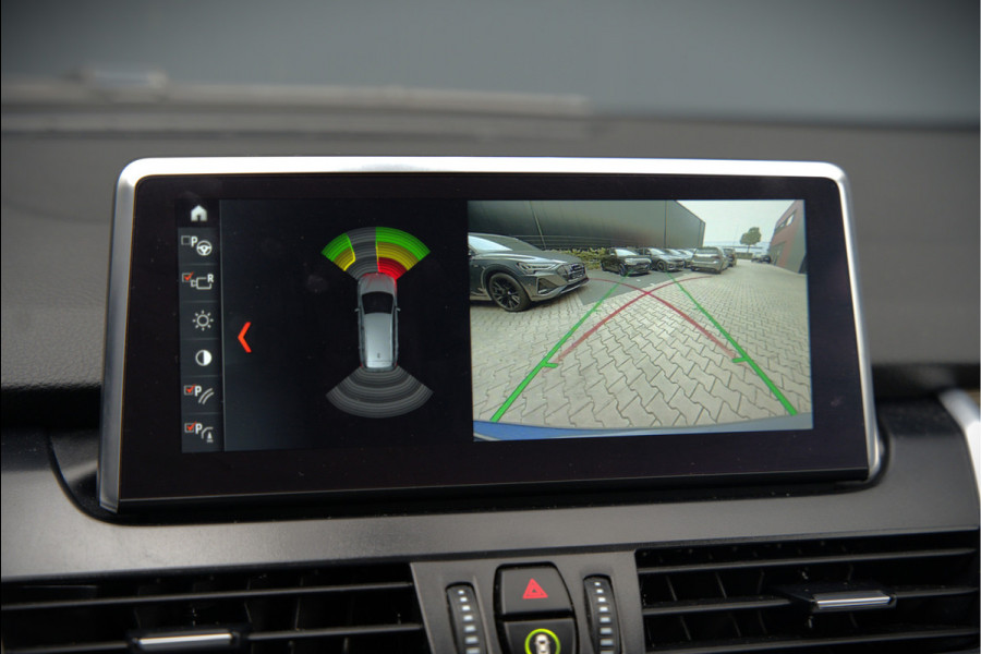 BMW 2 Serie Gran Tourer 218i 7p. Business Edition Plus | Automaat | Stoelverwarming | Stuurverwarming | Leer | Camera | Parkeersensoren | 7 Persoons | NAP | Dealer Onderhouden | Head-Up Display | Cruise Control | Adaptive Led | Climate Control