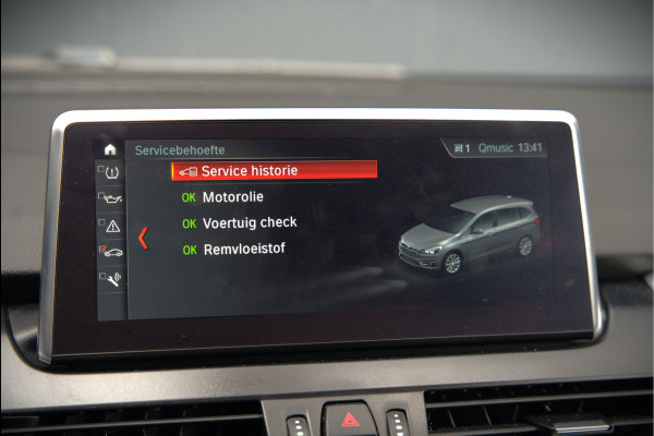 BMW 2 Serie Gran Tourer 218i 7p. Business Edition Plus | Automaat | Stoelverwarming | Stuurverwarming | Leer | Camera | Parkeersensoren | 7 Persoons | NAP | Dealer Onderhouden | Head-Up Display | Cruise Control | Adaptive Led | Climate Control