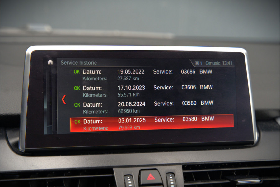 BMW 2 Serie Gran Tourer 218i 7p. Business Edition Plus | Automaat | Stoelverwarming | Stuurverwarming | Leer | Camera | Parkeersensoren | 7 Persoons | NAP | Dealer Onderhouden | Head-Up Display | Cruise Control | Adaptive Led | Climate Control