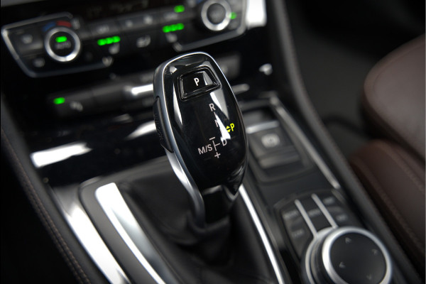 BMW 2 Serie Gran Tourer 218i 7p. Business Edition Plus | Automaat | Stoelverwarming | Stuurverwarming | Leer | Camera | Parkeersensoren | 7 Persoons | NAP | Dealer Onderhouden | Head-Up Display | Cruise Control | Adaptive Led | Climate Control