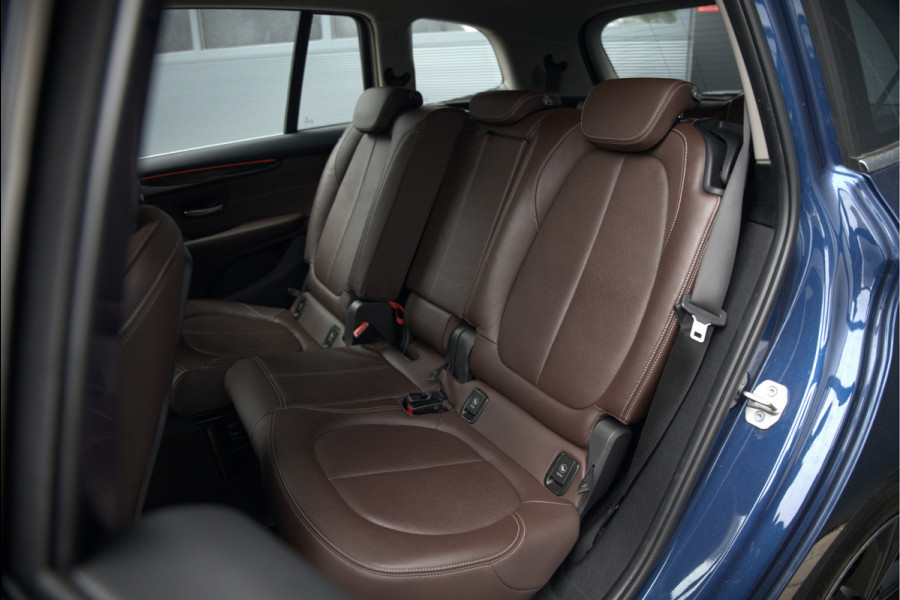 BMW 2 Serie Gran Tourer 218i 7p. Business Edition Plus | Automaat | Stoelverwarming | Stuurverwarming | Leer | Camera | Parkeersensoren | 7 Persoons | NAP | Dealer Onderhouden | Head-Up Display | Cruise Control | Adaptive Led | Climate Control
