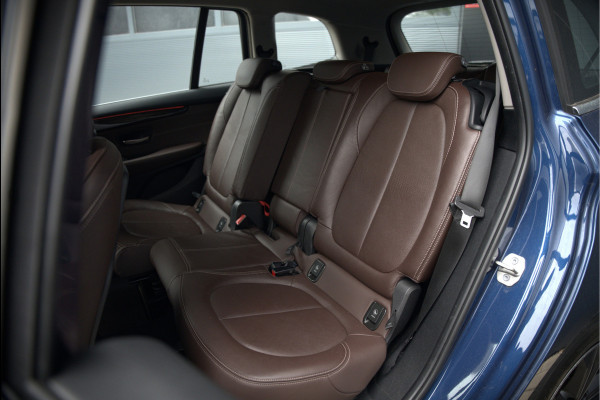 BMW 2 Serie Gran Tourer 218i 7p. Business Edition Plus | Automaat | Stoelverwarming | Stuurverwarming | Leer | Camera | Parkeersensoren | 7 Persoons | NAP | Dealer Onderhouden | Head-Up Display | Cruise Control | Adaptive Led | Climate Control