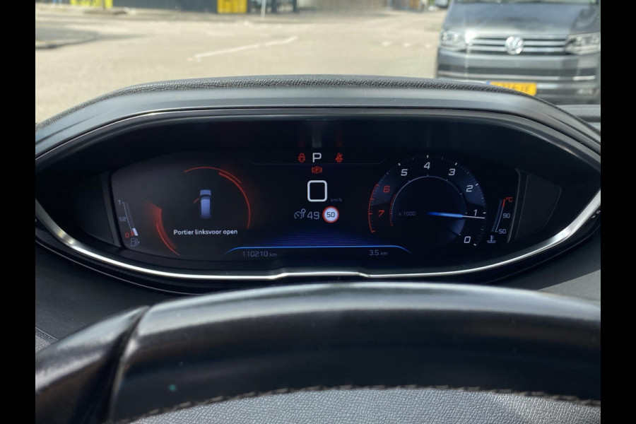 Peugeot 5008 1.2 PureTech 7 Personen - AUTOMAAT - Navigatie/Apple CarPlay I Airco I LED I PDC I Sport velgen I Dealer onderhouden