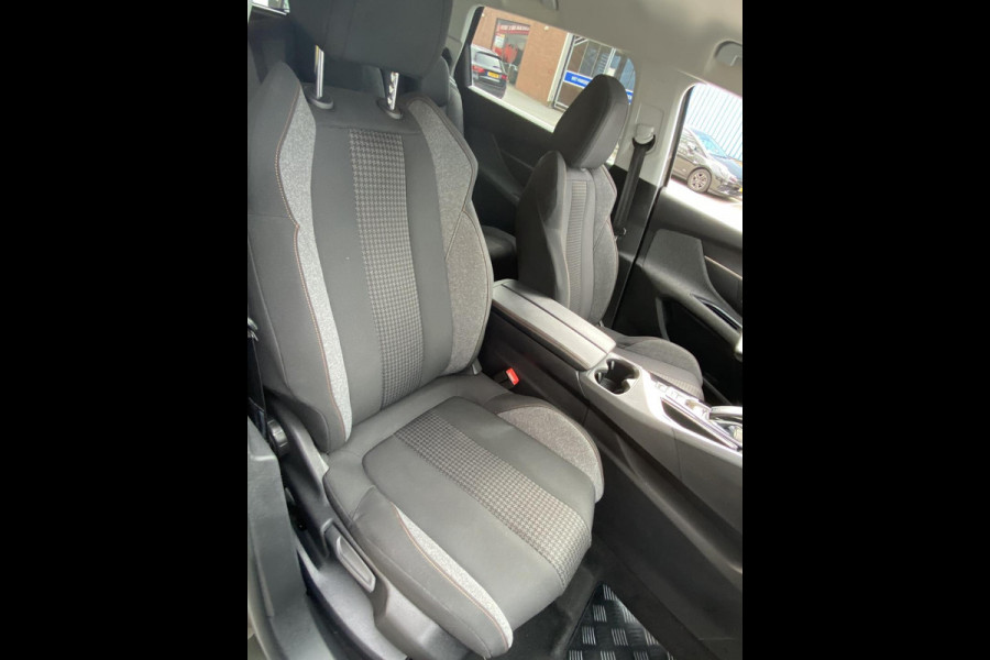 Peugeot 5008 1.2 PureTech 7 Personen - AUTOMAAT - Navigatie/Apple CarPlay I Airco I LED I PDC I Sport velgen I Dealer onderhouden