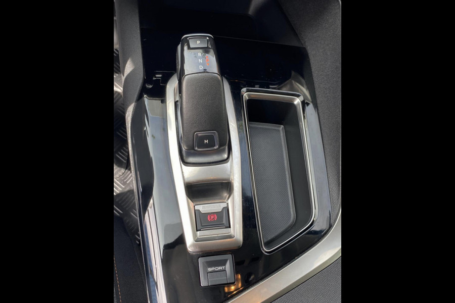 Peugeot 5008 1.2 PureTech 7 Personen - AUTOMAAT - Navigatie/Apple CarPlay I Airco I LED I PDC I Sport velgen I Dealer onderhouden