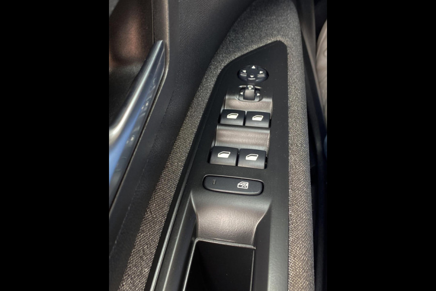 Peugeot 5008 1.2 PureTech 7 Personen - AUTOMAAT - Navigatie/Apple CarPlay I Airco I LED I PDC I Sport velgen I Dealer onderhouden