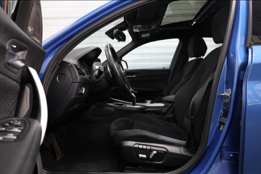 BMW 1-serie M140i Special Edition LED/SCHUIFDAK/ALCANTARA+S.VERWARMING/LMV/PDC/CRUISE/ECC/12 MND GARANTIE!