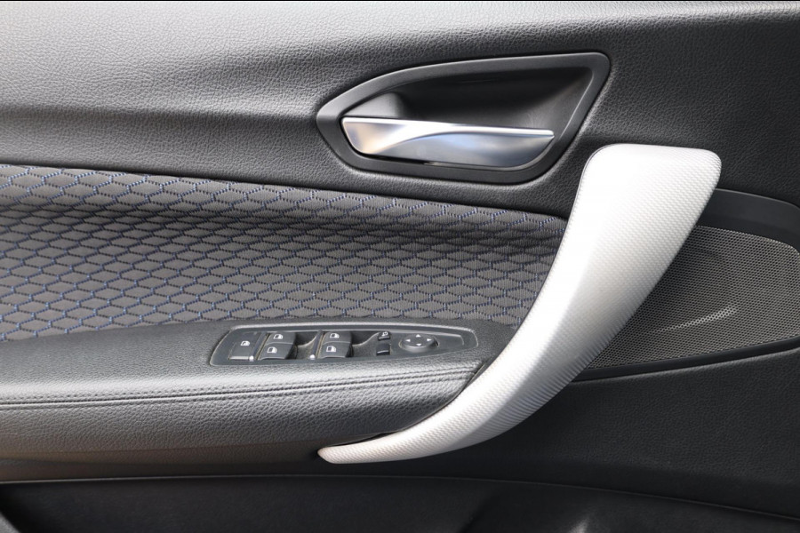 BMW 1-serie M140i Special Edition LED/SCHUIFDAK/ALCANTARA+S.VERWARMING/LMV/PDC/CRUISE/ECC/12 MND GARANTIE!