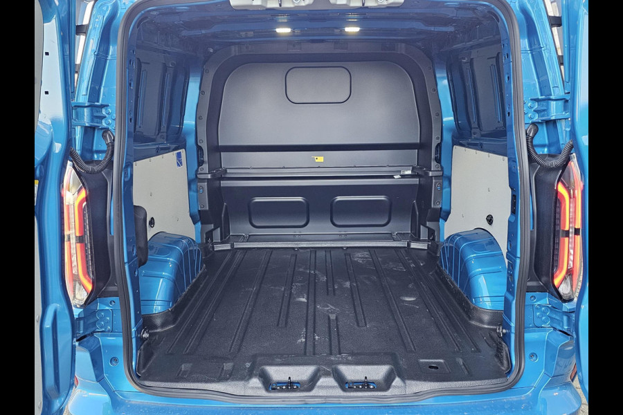 Ford Transit Custom 320 2.5 PHEV L2H1 MS-RT DC 233pk | | Dubbele Cabine | Dubbele zijschuifdeur | Inklapbare trekhaak | Navigatie systeem | Adaptieve LED koplampen met verblindingsvrij grootlicht | Bekleding zijwand en achterdeuren (volledig)