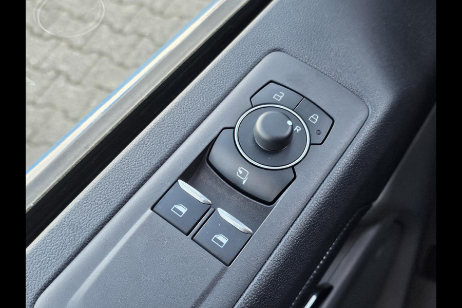 Ford Transit Custom 320 2.5 PHEV L2H1 MS-RT DC 233pk | | Dubbele Cabine | Dubbele zijschuifdeur | Inklapbare trekhaak | Navigatie systeem | Adaptieve LED koplampen met verblindingsvrij grootlicht | Bekleding zijwand en achterdeuren (volledig)