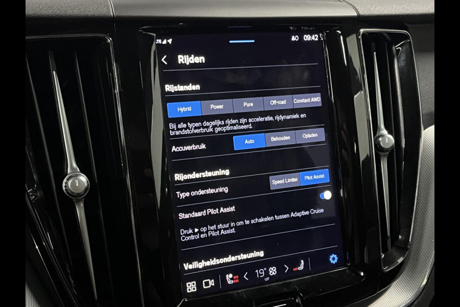 Volvo XC60 2.0 T6 Plug-in hybrid AWD R-Design adapt. cruise control | trekhaak | schuif/kantel dak | stoel/stuurwiel verwarming | Carplay