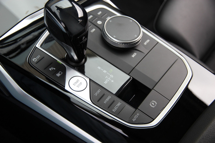 BMW 3 Serie Touring 330e Sportline | Shadow | 19 | Live cockpit