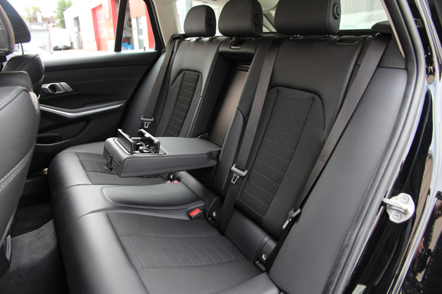 BMW 3 Serie Touring 330e Sportline | Shadow | 19 | Live cockpit