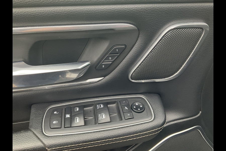 Dodge Ram 1500 5.7 V8 4x4 Crew Cab Laramie Pano Trekhaak Leder Harman/Kardon Limited Night-Package!