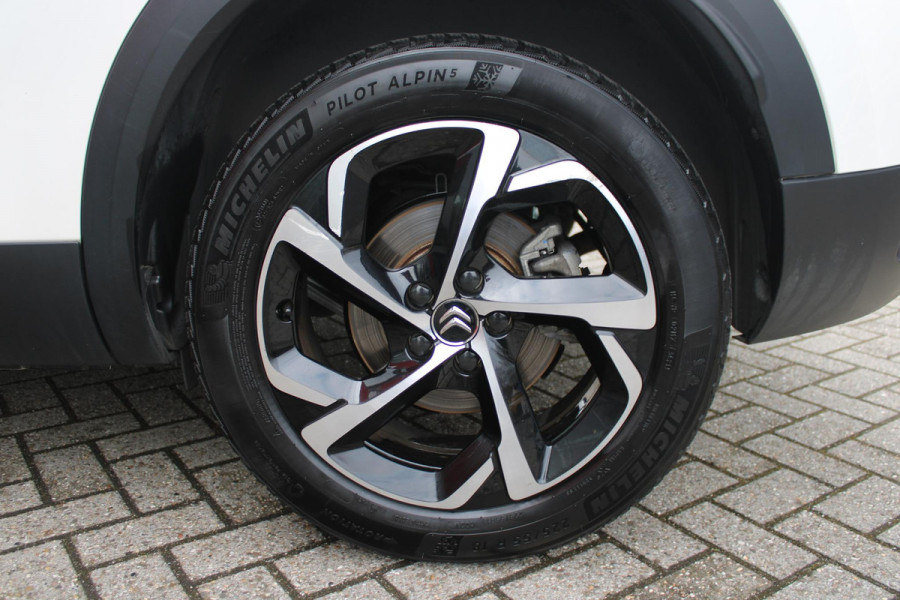 Citroën C5 Aircross 1.6 Plug-in 225PK Hybrid BUSINESS | NAVIGATIE | APPLE CARPLAY/ANDROID AUTO | KEYLESS ENTRY/START | LED KOPLAMPEN | DODEHOEK DETECTIE | LICHTMETALEN VELGEN 18" | CLIMATE CONTROL | NAVIGATIE | PARKEERSENSOREN VOOR EN ACHTER |