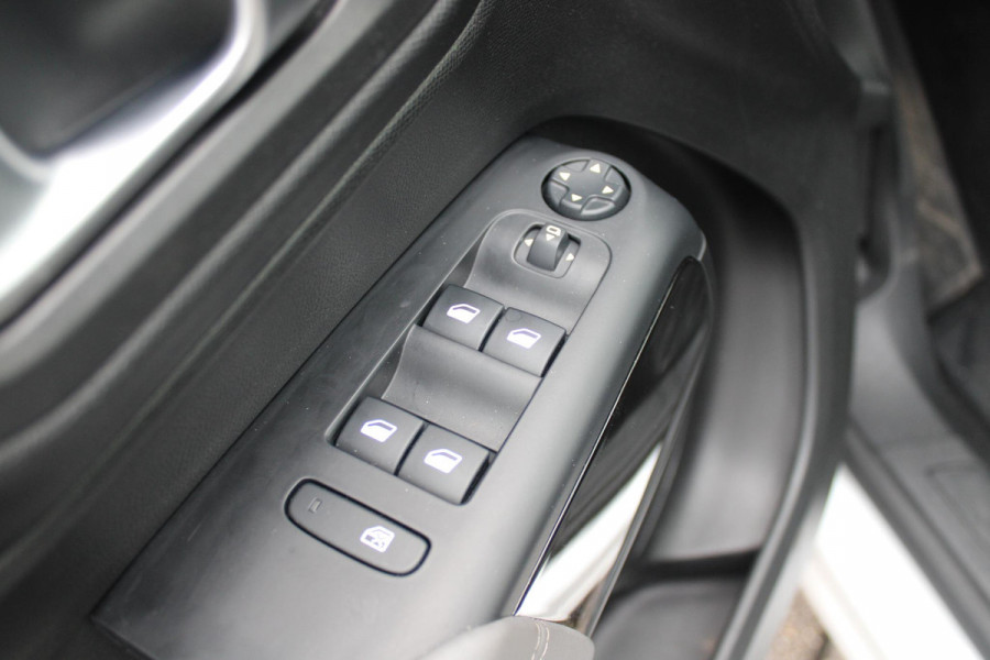 Citroën C5 Aircross 1.6 Plug-in 225PK Hybrid BUSINESS | NAVIGATIE | APPLE CARPLAY/ANDROID AUTO | KEYLESS ENTRY/START | LED KOPLAMPEN | DODEHOEK DETECTIE | LICHTMETALEN VELGEN 18" | CLIMATE CONTROL | NAVIGATIE | PARKEERSENSOREN VOOR EN ACHTER |