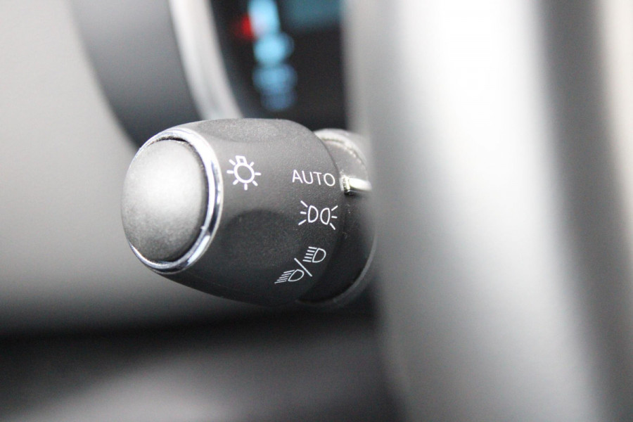 Citroën C5 Aircross 1.6 Plug-in 225PK Hybrid BUSINESS | NAVIGATIE | APPLE CARPLAY/ANDROID AUTO | KEYLESS ENTRY/START | LED KOPLAMPEN | DODEHOEK DETECTIE | LICHTMETALEN VELGEN 18" | CLIMATE CONTROL | NAVIGATIE | PARKEERSENSOREN VOOR EN ACHTER |