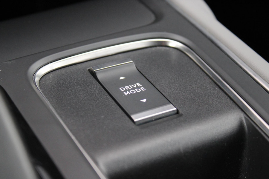 Citroën C5 Aircross 1.6 Plug-in 225PK Hybrid BUSINESS | NAVIGATIE | APPLE CARPLAY/ANDROID AUTO | KEYLESS ENTRY/START | LED KOPLAMPEN | DODEHOEK DETECTIE | LICHTMETALEN VELGEN 18" | CLIMATE CONTROL | NAVIGATIE | PARKEERSENSOREN VOOR EN ACHTER |