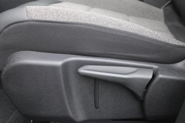 Citroën C5 Aircross 1.6 Plug-in 225PK Hybrid BUSINESS | NAVIGATIE | APPLE CARPLAY/ANDROID AUTO | KEYLESS ENTRY/START | LED KOPLAMPEN | DODEHOEK DETECTIE | LICHTMETALEN VELGEN 18" | CLIMATE CONTROL | NAVIGATIE | PARKEERSENSOREN VOOR EN ACHTER |