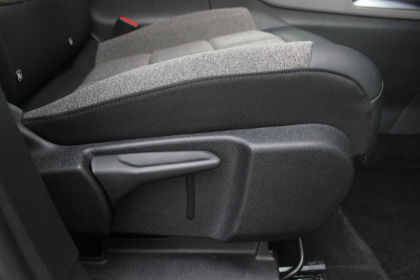 Citroën C5 Aircross 1.6 Plug-in 225PK Hybrid BUSINESS | NAVIGATIE | APPLE CARPLAY/ANDROID AUTO | KEYLESS ENTRY/START | LED KOPLAMPEN | DODEHOEK DETECTIE | LICHTMETALEN VELGEN 18" | CLIMATE CONTROL | NAVIGATIE | PARKEERSENSOREN VOOR EN ACHTER |
