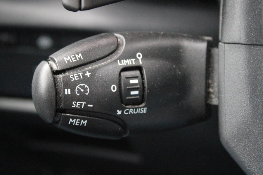 Citroën C5 Aircross 1.6 Plug-in 225PK Hybrid BUSINESS | NAVIGATIE | APPLE CARPLAY/ANDROID AUTO | KEYLESS ENTRY/START | LED KOPLAMPEN | DODEHOEK DETECTIE | LICHTMETALEN VELGEN 18" | CLIMATE CONTROL | NAVIGATIE | PARKEERSENSOREN VOOR EN ACHTER |
