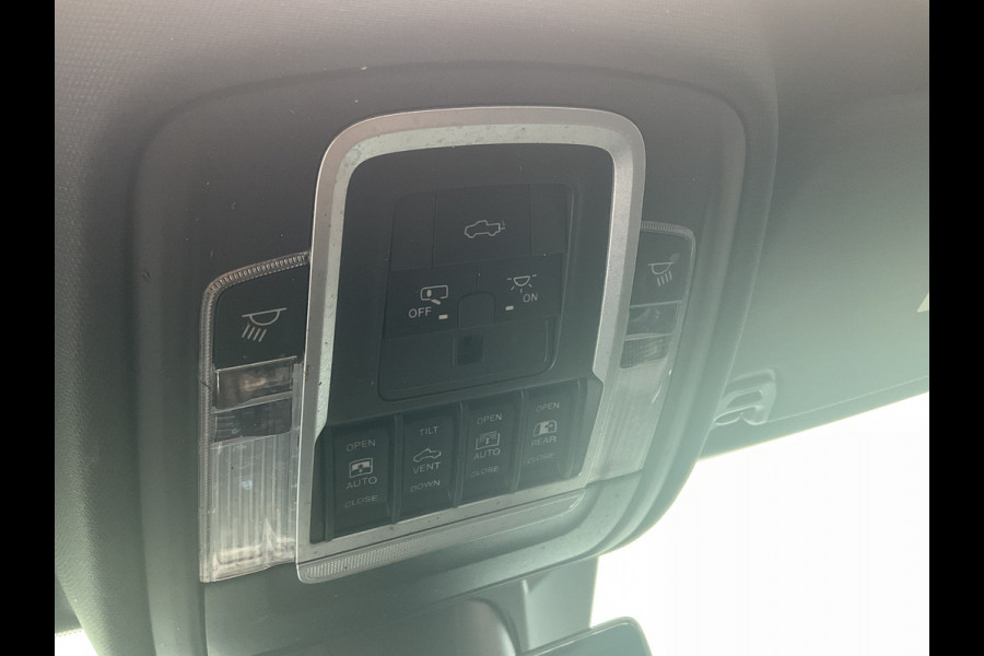 Dodge Ram 1500 5.7 V8 4x4 Crew Cab Laramie Pano Trekhaak Leder Harman/Kardon Limited Night-Package!