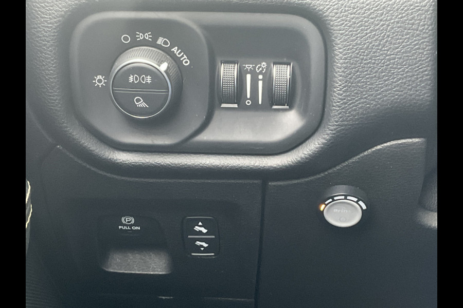Dodge Ram 1500 5.7 V8 4x4 Crew Cab Laramie Pano Trekhaak Leder Harman/Kardon Limited Night-Package!
