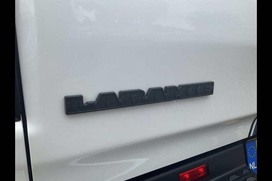Dodge Ram 1500 5.7 V8 4x4 Crew Cab Laramie Pano Trekhaak Leder Harman/Kardon Limited Night-Package!